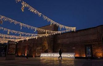 Hunat Cami ışıklarla donatıldı