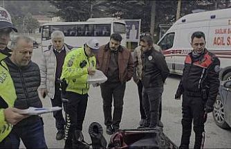 İftar vakti paket yetiştiren kurye kaza yaptı