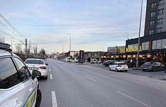 İki otomobil ve tramvayın karıştığı kazada 2 kişi yaralandı