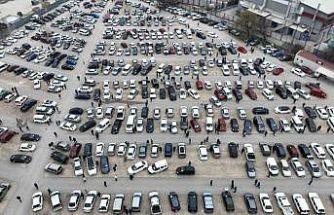 İkinci el oto pazarında buruk bayram