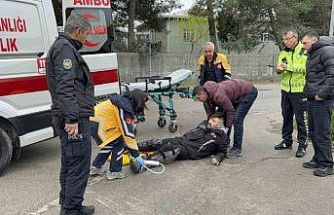 İlaç firmasının motosikleti doktorun aracına çarptı: 1 yaralı