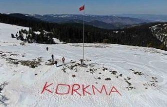 Ilgaz Dağı’nın zirvesinde anlamlı anma: İstiklal Marşı’nın ilk kelimesi kara nakşedildi