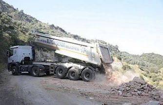 İncirliova’da çökme yaşanan yolda çalışmalar sürüyor