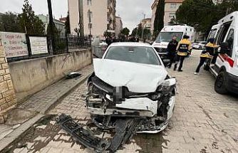 İnegöl’de otomobiller çarpıştı: 5 yaralı