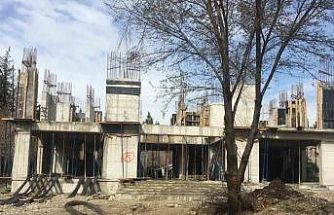 İnşaat işçisi yüksekten düşerek ağır yaralandı