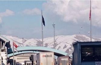 İran sınırındaki Esendere Sınır Kapısı’nda geçişlere kısıtlama getirildi