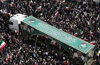 İran’da ABD-İsrail saldırılarında hayatını kaybeden üst düzey askeri yetkililer için cenaze töreni