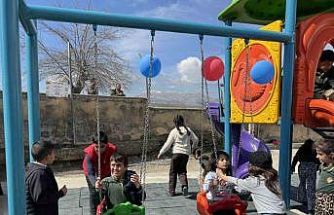 İşçi olarak Almanya’ya gitti, ilçesindeki çocuklara oyun parkı yapıp yardımlarda bulundu