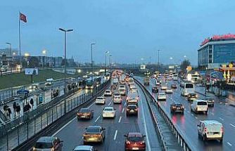 İstanbul’da bayram sonrası haftanın ilk günü sabah saatlerinde trafik yoğunluğu oluştu