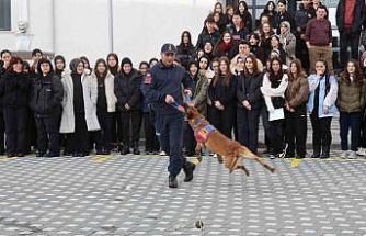 İtaat köpeği Nefes’ten öğrencilere nefes kesen gösteri
