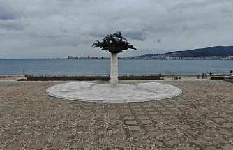 İzmir’de bayram tatili sessizliği Gündoğdu Meydanı’na yansıdı