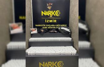 İzmir’de bir araçta 84 bin sentetik ecza ele geçirildi