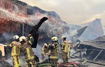 İzmir’de sanayi sitesindeki yangın kontrol altına alındı