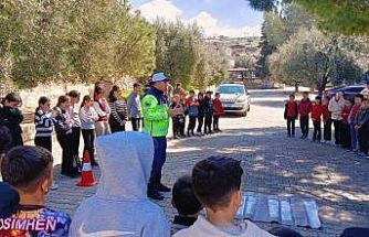 Jandarma ekiplerinden öğrencilere trafik bilinci eğitimi