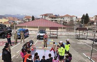 Jandarmadan öğrencilere trafik eğitimi
