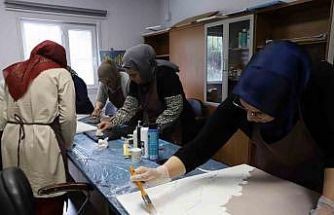 Kadınlar atölyede hem üretiyor hem dayanışmayı büyütüyor