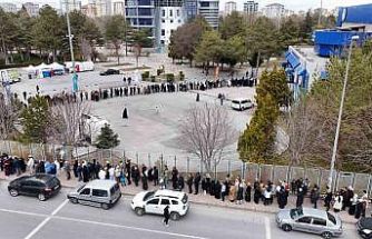 Kadir Gecesi’nde kutsal emanetler için uzun kuyruklar oluştu