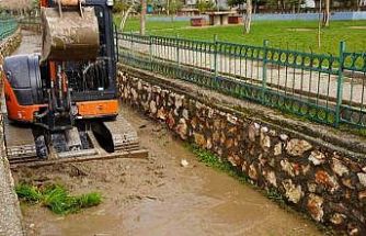 Kahta Belediyesi’nden yaz öncesi dere temizliği