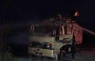 Kamyon alevlere teslim oldu