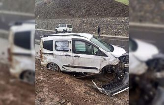 Kamyonetin takla atmasıyla aynı aileden 5 kişi yaralandı