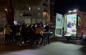 Kamyonetle çarpışan motosikletli yaralandı