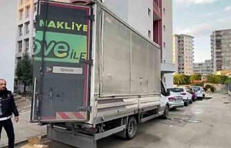 Kamyonetten 4 milyon 500 bin kaçak makaron çıktı