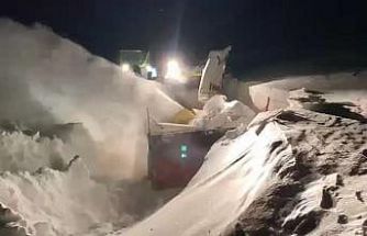 Kar kaplanları Arpaçay’da gece gündüz çalışıyor