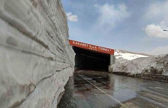 Karabet Geçidi’nde kar kalınlığı 3 metre 52 santim oldu