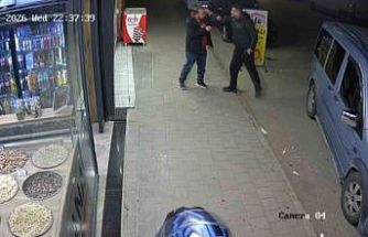 Kardeşler arasında "alacak-verecek" kavgası: O anlar kamerada