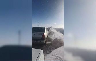 Kars-Göle yolunda onlarca araç mahsur kaldı