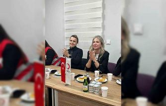Kars’ta Kızılay’dan üniversite öğrencilerine "Anne Eli" iftarı