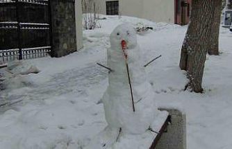 Kars’ta Mart ayında yağan kar, kenti yeniden beyaza bürüdü
