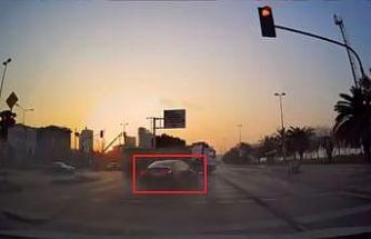 Kartal’daki kaza anları kamerada: Kırmızı ışıkta geçen araç durağa böyle daldı