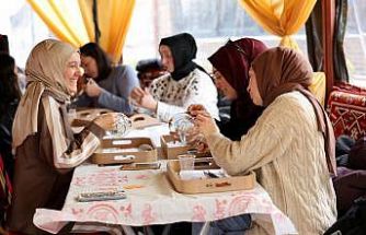 Kartepe’de kurulan otağ çadırında geleneksel sanatlar yaşatılıyor