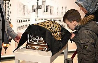 Kartepe’de "Sakal-ı Şerif" ve Kabe örtüsü ziyarete açıldı