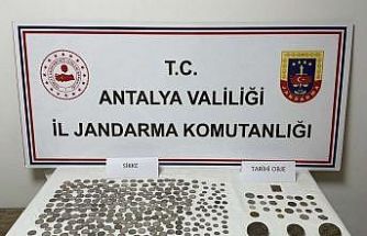 Kaş’ta tarihi eser kaçakçılığı operasyonu: Çok sayıda obje ve gümüş sikke ele geçirildi