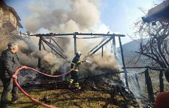 Kastamonu’da çıkan yangında samanlık kullanılamaz hale geldi