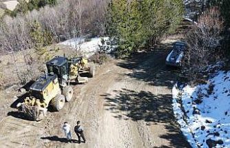 Kastamonu’da kışın hasar gören köy yollarında onarım mesaisi
