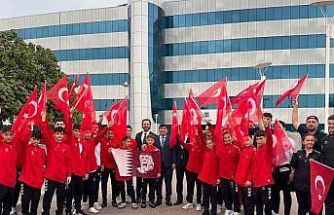 Katar’da mahsur kalan sporcular Türkiye’ye dönmek üzere uğurlandı