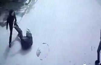 Kaza sonrası bıçaklı kavga kamerada