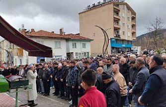 Kazada hayatını kaybeden nişanlı çift yan yana toprağa verildi