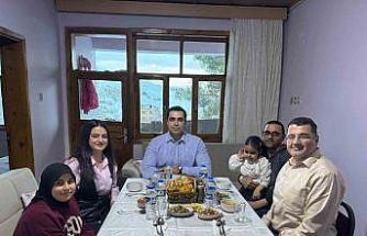 Kemah Kaymakamı Tutay ailesiyle iftar sofrasında buluştu