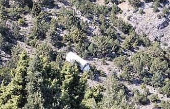 Kemaliye’de freni patlayan kamyon uçuruma yuvarlandı