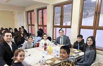 Kemaliye’de öğrencilerle iftar programı düzenlendi