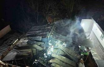 Kocaeli’de 2 katlı evin çatısı alevlere teslim oldu