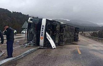 Konya’da yolcu otobüsü devrildi: 15 yaralı