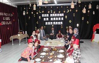 Köyceğiz Kaymakamı Kumcu, miniklerin tekne orucu heyecanına ortak oldu