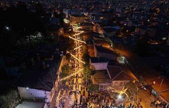 Kozan Kalesi’nden atılan topla tarihi çarşıda Ramazan coşkusu yaşandı