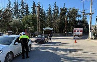 Kozan’da 10 araç ve 4 motosiklet trafikten men edildi