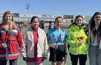 Kulu’da kadın hakem, polis ve sağlıkçıya 8 Mart’ta çiçek
